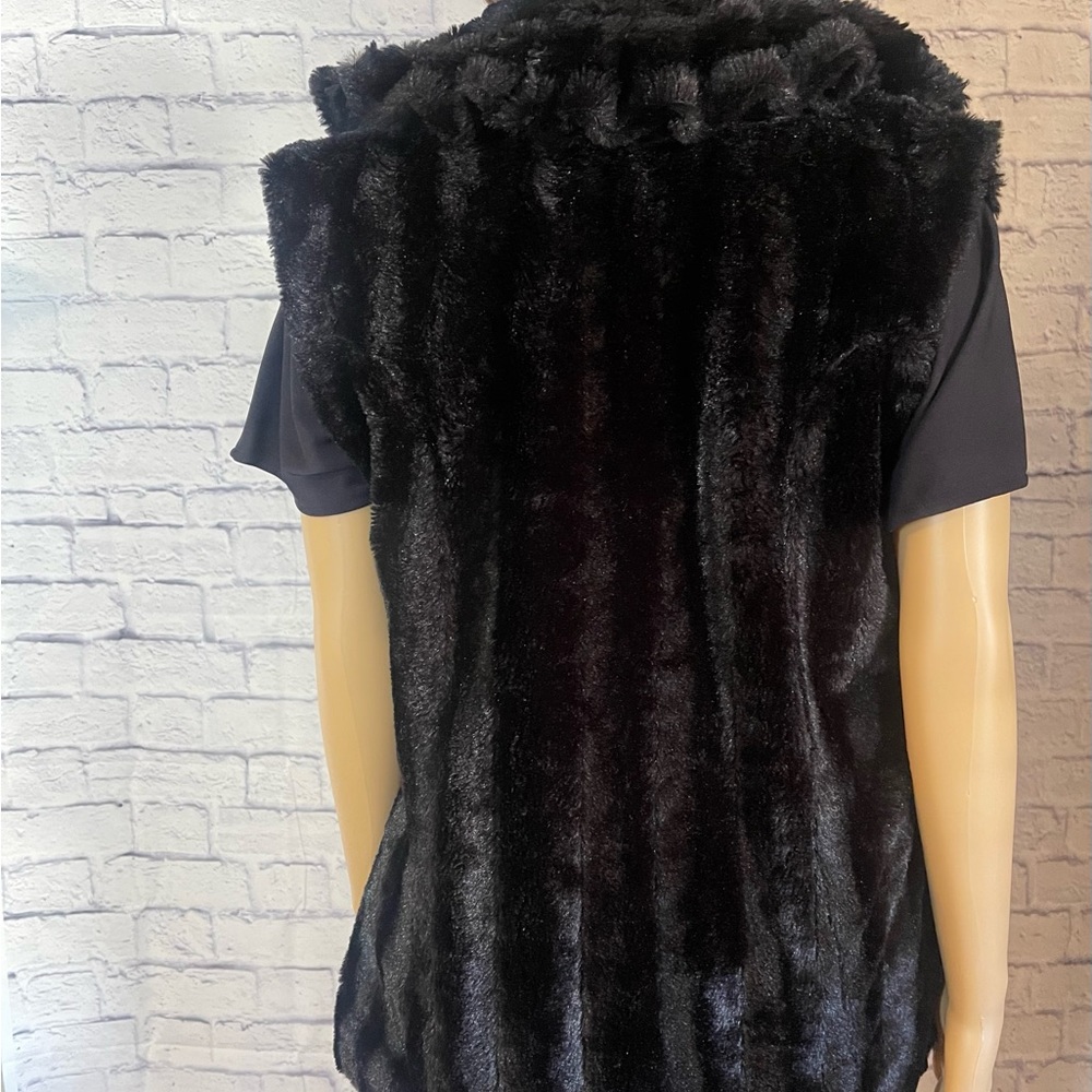 New directions Black Faux Fur Vest Size L Super Soft Button Closure Ruffle Lined - Picture 10 of 16